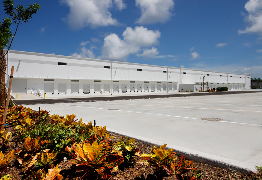 1700 Eller Dr, Fort Lauderdale, FL for lease - Building Photo - Image 2 of 3