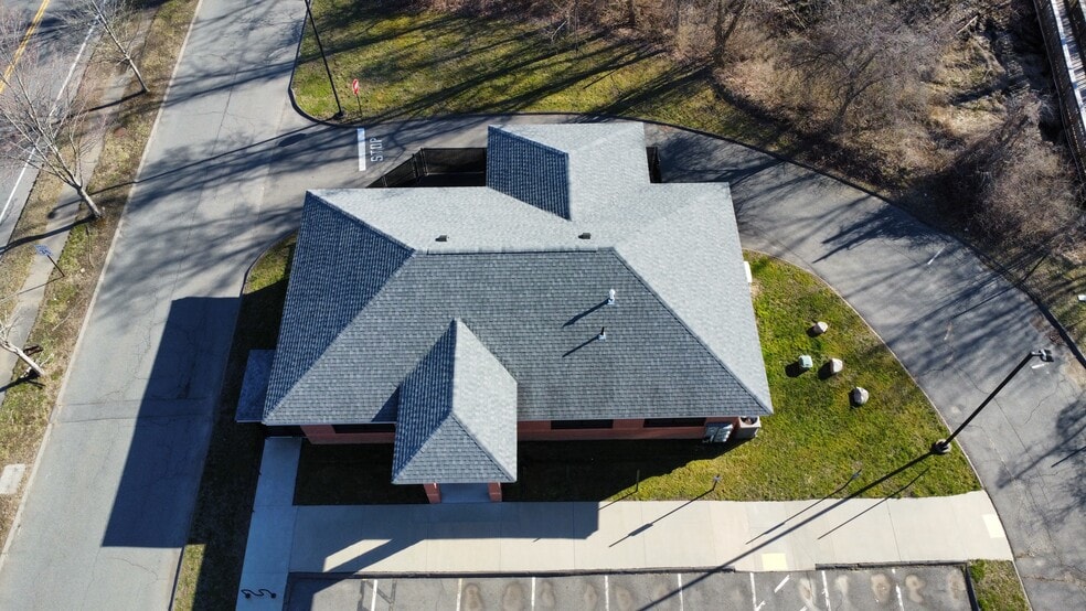 85 University Dr, Amherst, MA for lease - Building Photo - Image 3 of 8