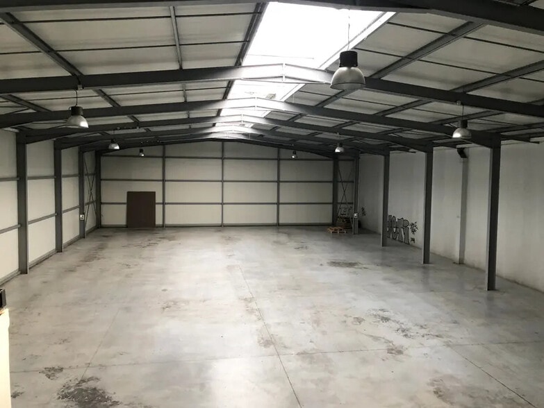 Flex in Montrabé for lease - Interior Photo - Image 3 of 6