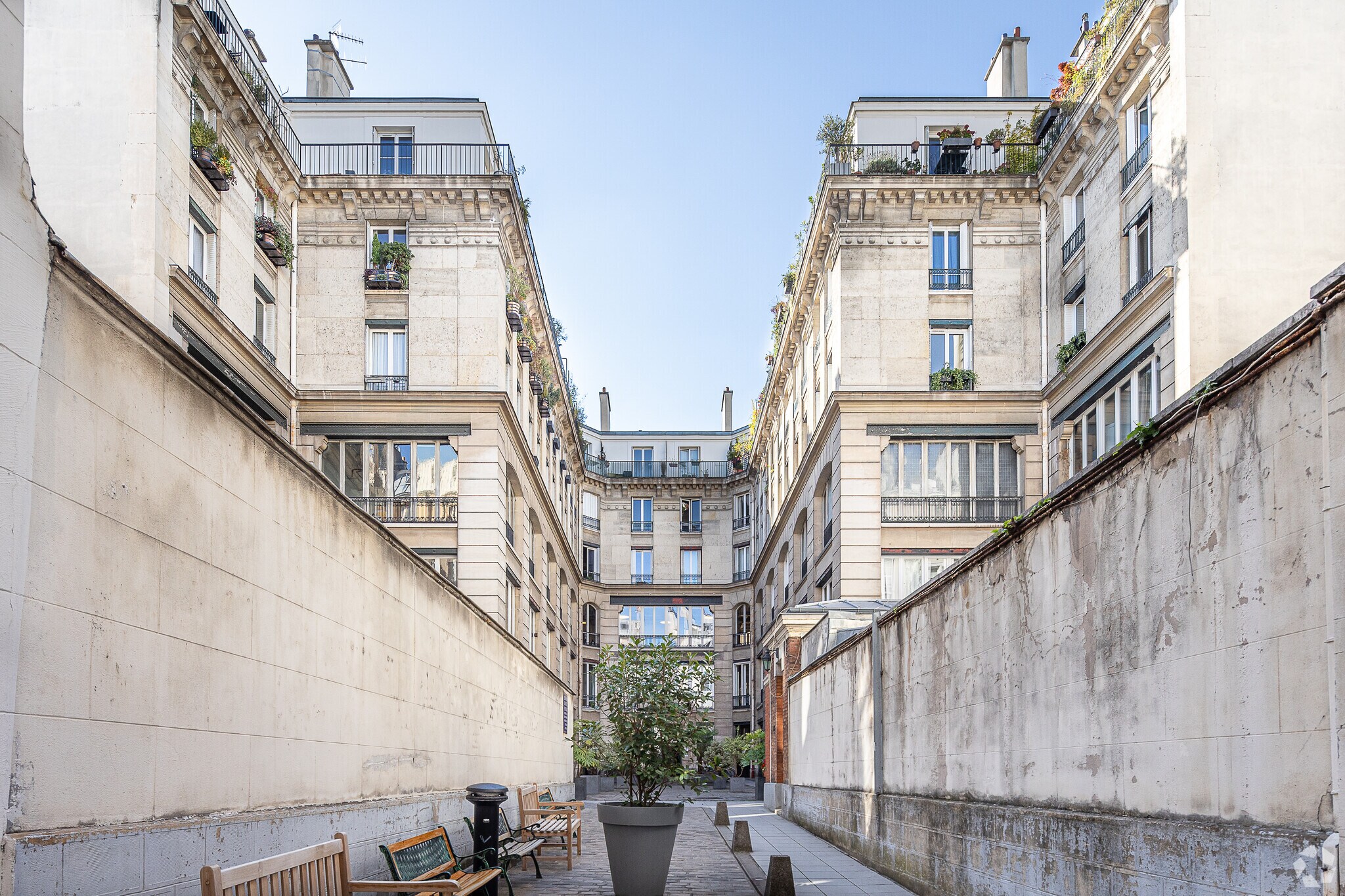 41 Rue De L'Echiquier, Paris for lease Primary Photo- Image 1 of 5