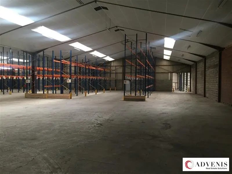 Location Local d'activités 3 100 m² - Photo 1