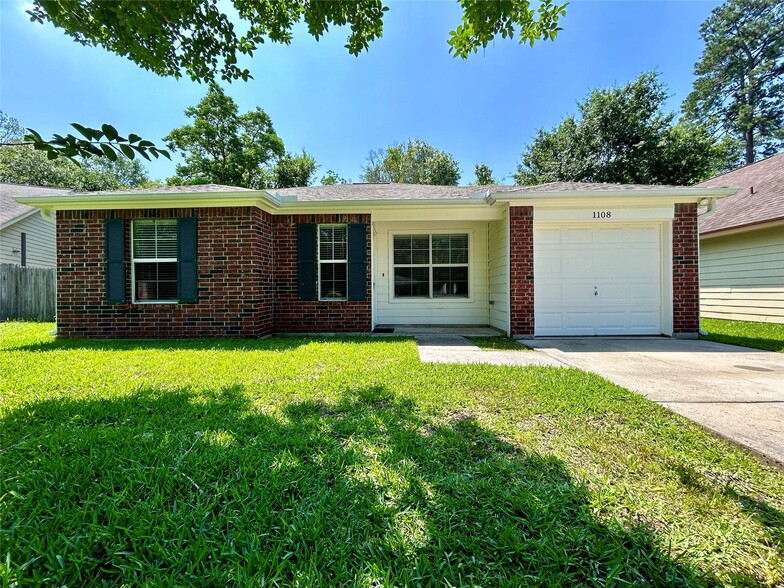 3 Lovely Homes In Conroe Area! portfolio of 3 properties for sale on LoopNet.com - Building Photo - Image 2 of 3