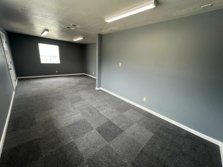 5702 Massachusetts Ave, Indianapolis, IN for lease - Interior Photo - Image 3 of 7