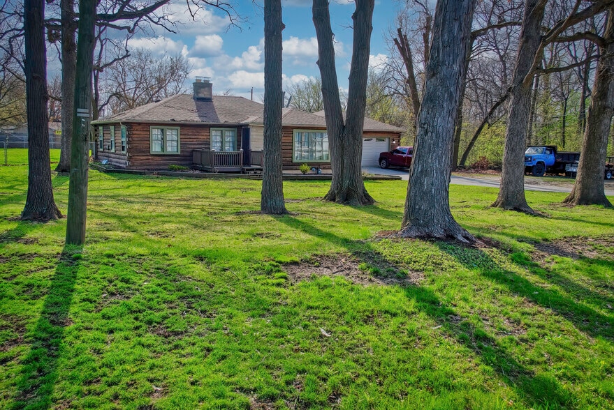 2324 Hillegas Rd, Fort Wayne, IN for sale - Building Photo - Image 3 of 8