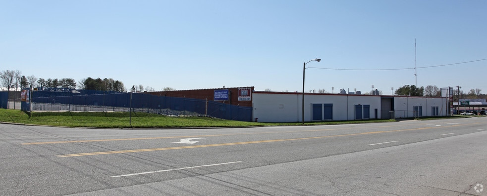 1900 E Bessemer Ave, Greensboro, NC for sale - Building Photo - Image 2 of 3