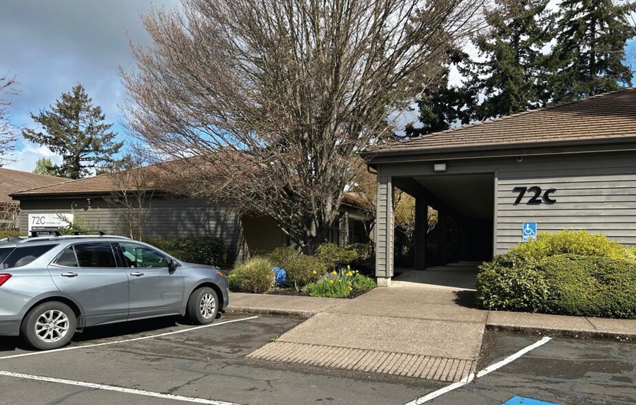 72C Centennial Loop, Eugene, OR for sale - Building Photo - Image 1 of 1