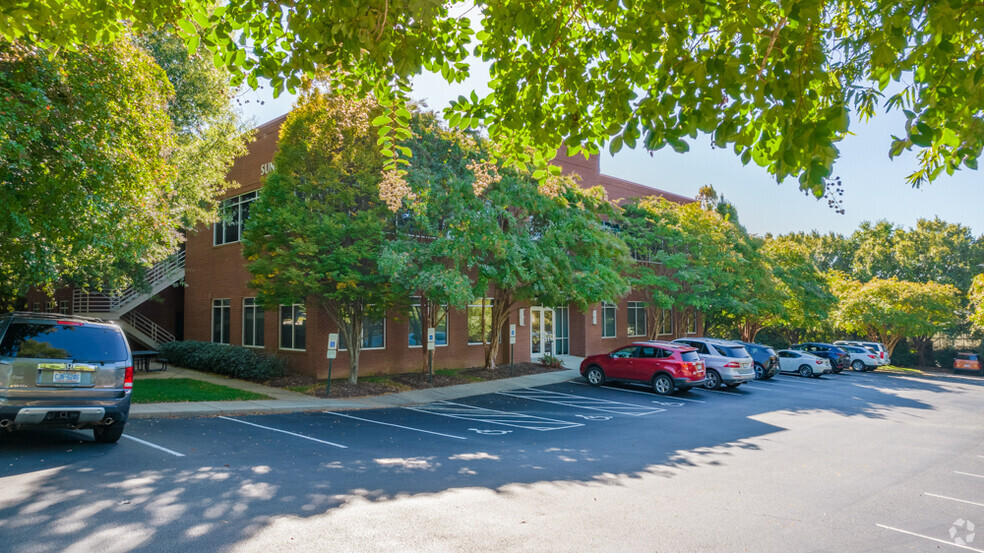 3909 Sunset Ridge Rd, Raleigh, NC for sale - Primary Photo - Image 1 of 1