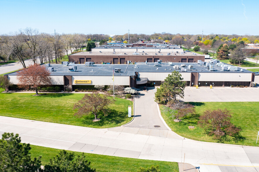 15001 N Commerce Dr, Dearborn, MI for lease - Building Photo - Image 1 of 5