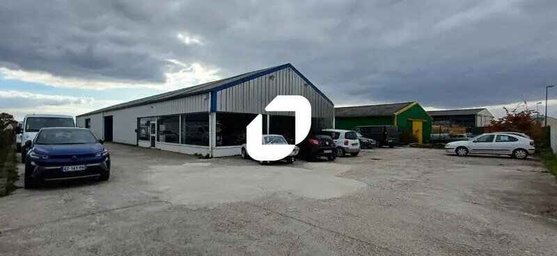 Retail in Bréval for lease - Building Photo - Image 1 of 22