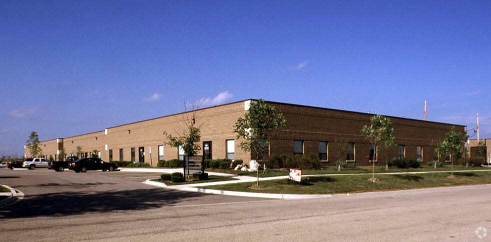 650-674 Albion Ave, Schaumburg, IL for lease - Primary Photo - Image 1 of 2