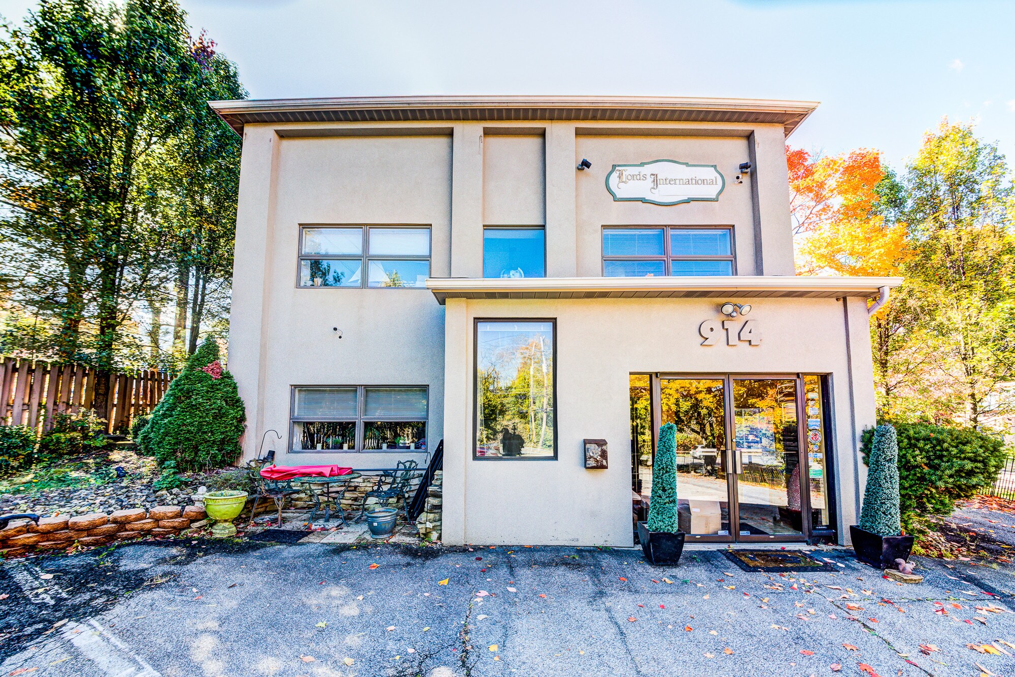 914 Beaver Grade Rd, Coraopolis, PA 15108