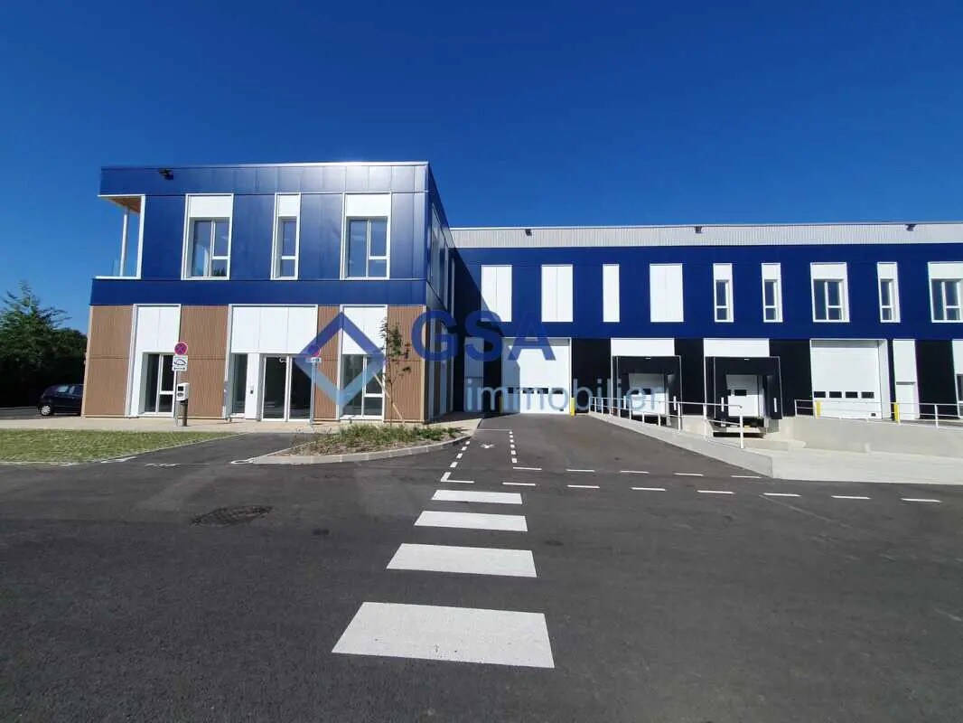 Flex in Moissy-Cramayel for lease Building Photo- Image 1 of 12