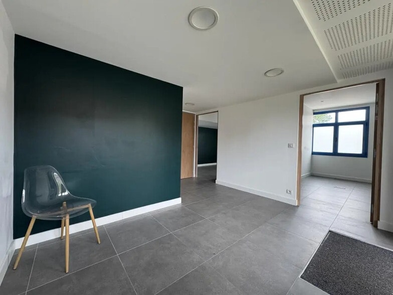 Retail in Saint-Loubès for lease - Interior Photo - Image 3 of 12