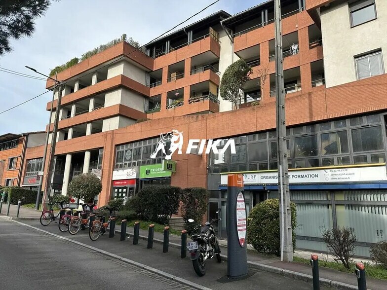 Office in Toulouse for lease - Building Photo - Image 1 of 24