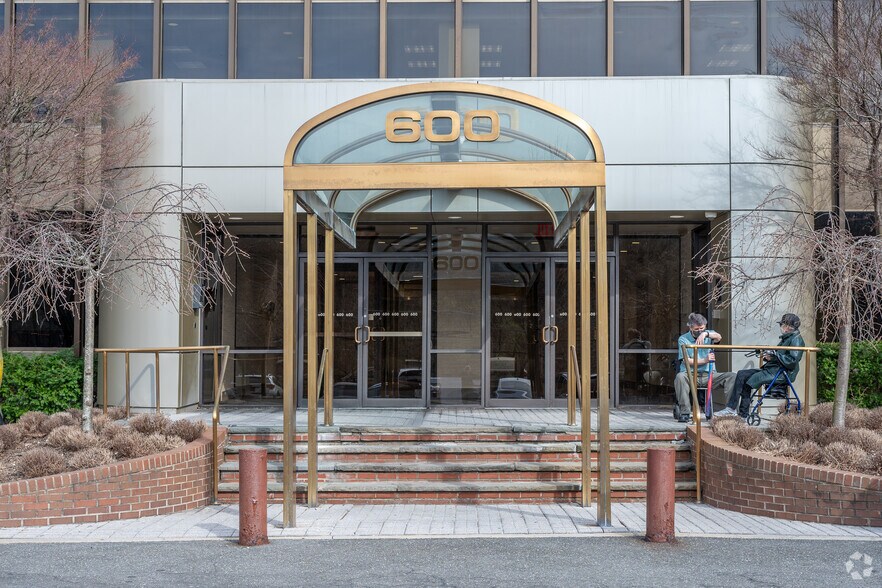 550 Mamaroneck Ave, Harrison, NY for lease - Building Photo - Image 3 of 12