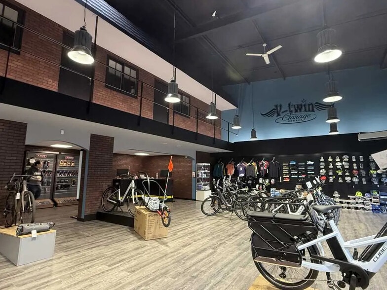 Retail in Bordeaux for lease - Interior Photo - Image 1 of 1