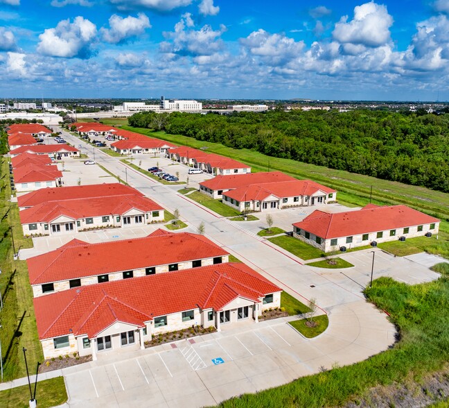 Pearland Office Condos (20-unit package) portfolio of 5 properties for sale on LoopNet.com - Building Photo - Image 3 of 13