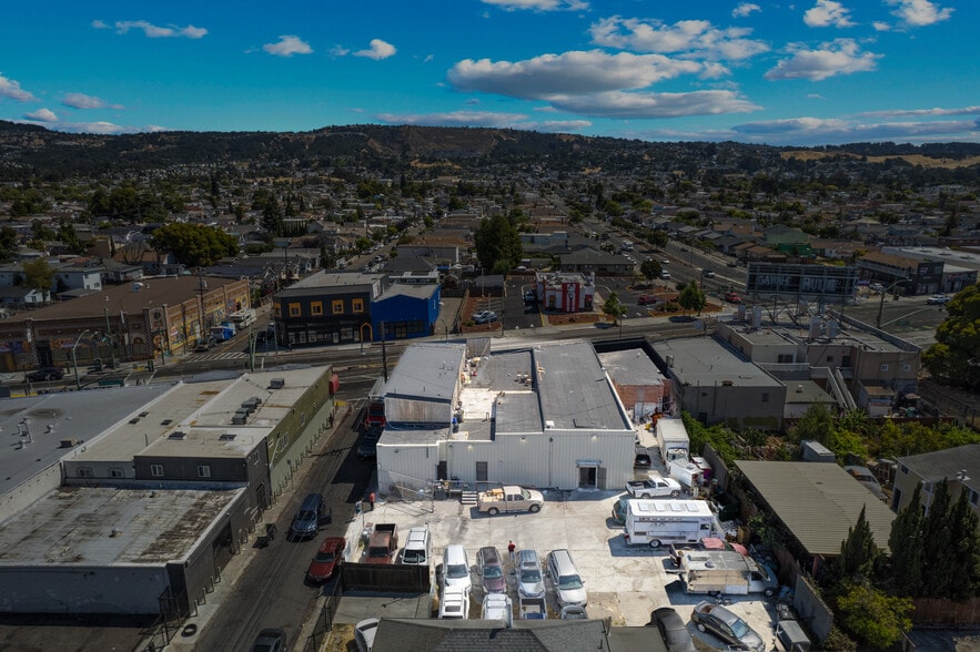 7201 International Blvd Blvd, Oakland, CA for sale - Building Photo - Image 2 of 10