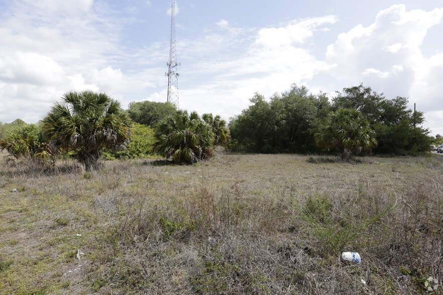 19100 Peachland Blvd, Port Charlotte, FL for sale - Primary Photo - Image 1 of 1
