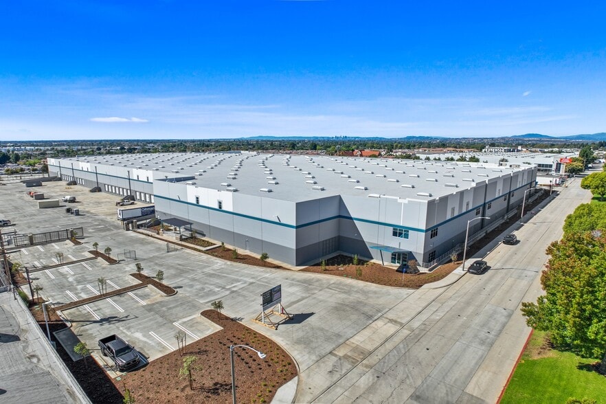 12352 Whittier Blvd, Whittier, CA for sale - Building Photo - Image 2 of 8