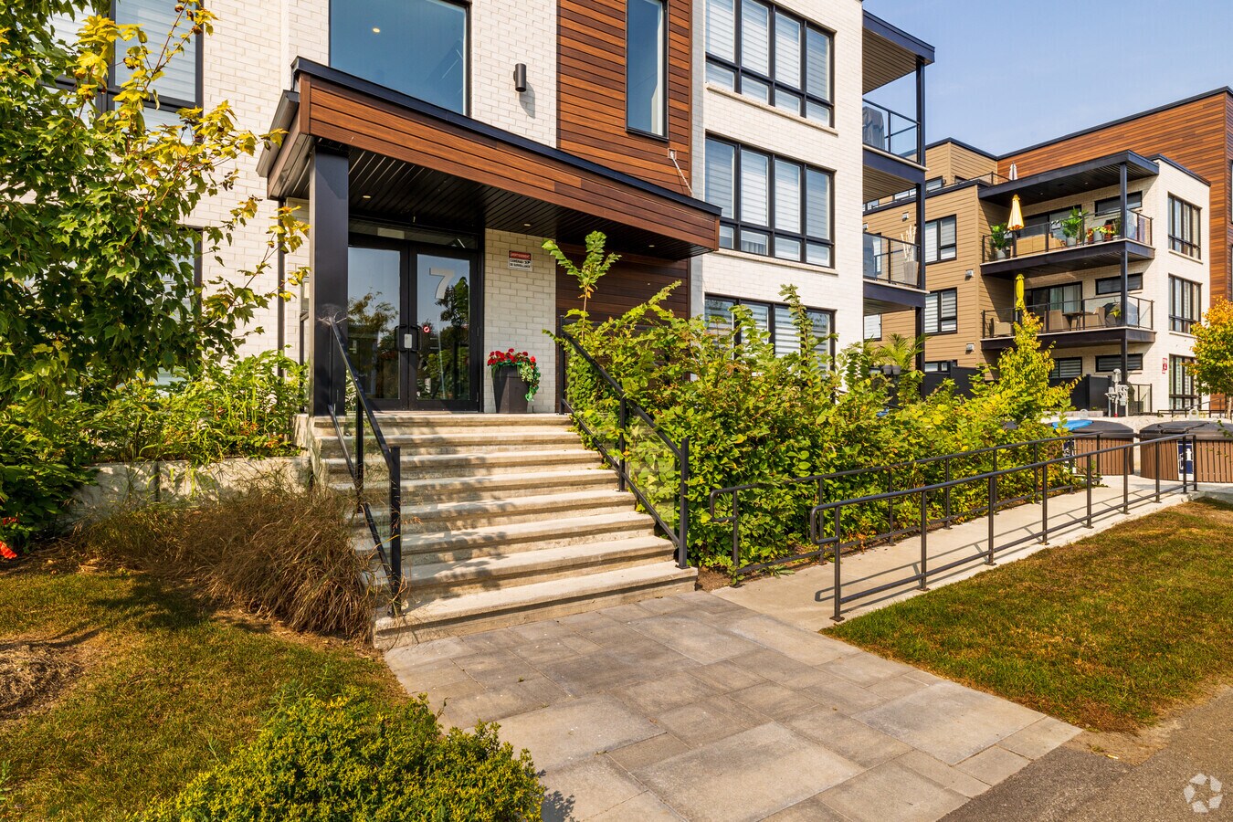 79 Boul De Chambéry, Blainville, QC J7C 0N8