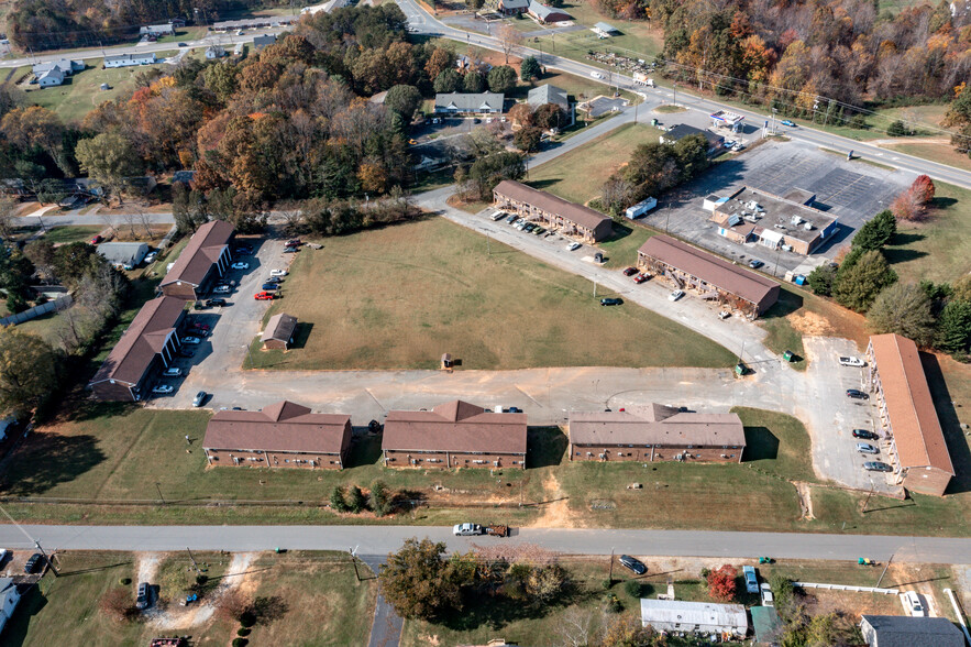 100 Woodbriar Path, Rural Hall, NC for sale - Building Photo - Image 3 of 9