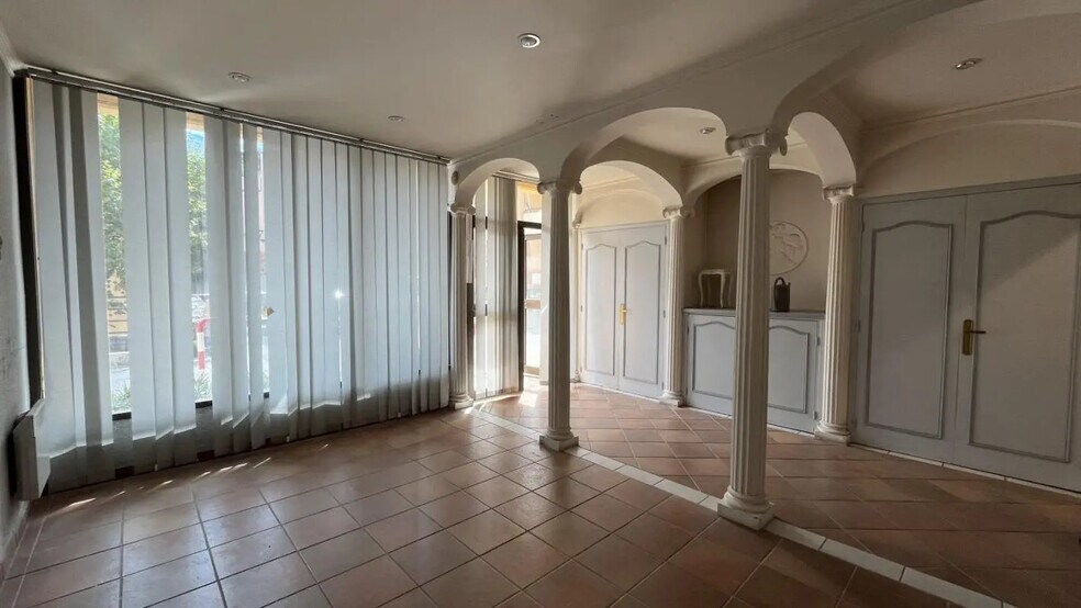 Office in SOPHIA ANTIPOLIS for lease - Interior Photo - Image 3 of 9