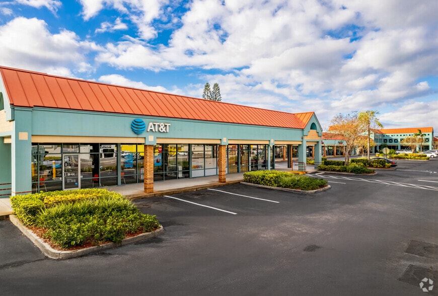 2300 Bee Ridge Rd, Sarasota, FL for sale - Primary Photo - Image 1 of 1