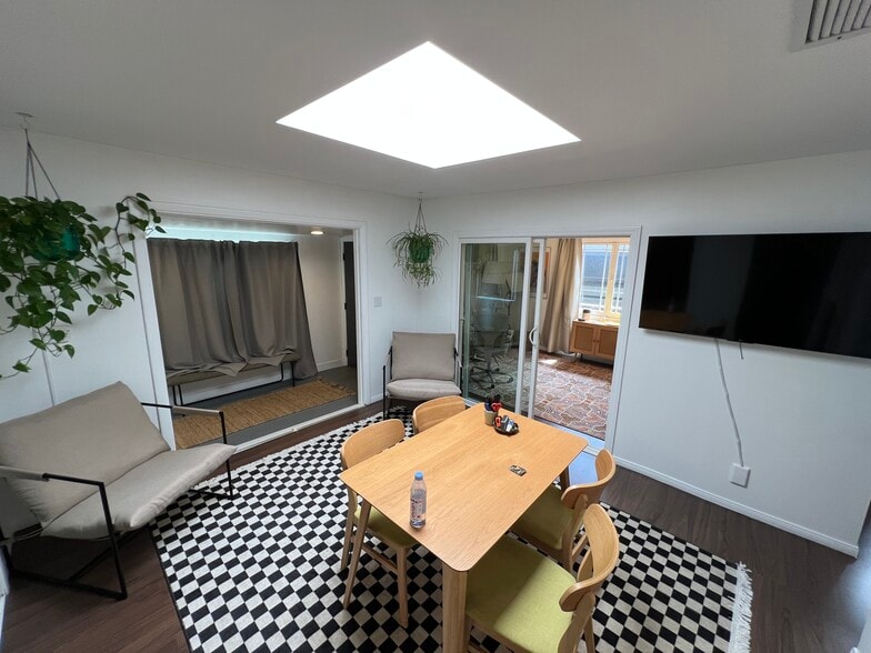 3377 S Robertson Blvd, Los Angeles, CA for lease - Interior Photo - Image 1 of 10