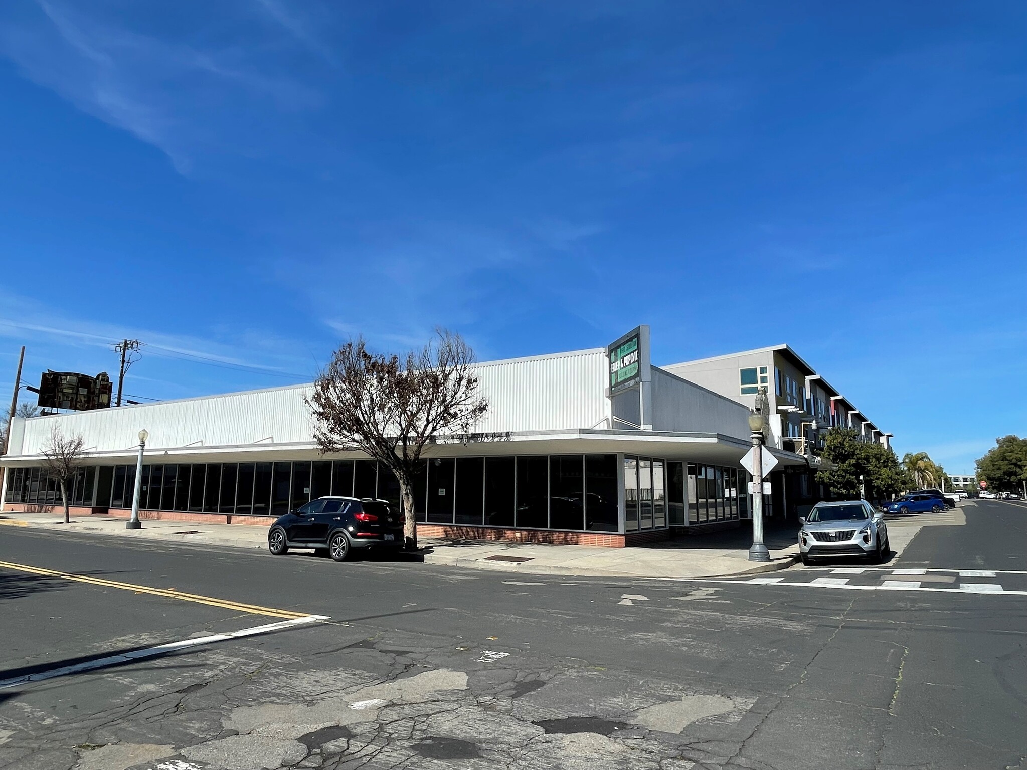 1703-1711 Fulton St, Fresno, CA for lease Building Photo- Image 1 of 12