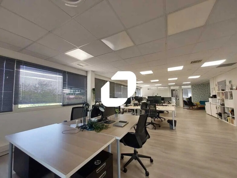 Office in Baillargues for lease - Building Photo - Image 2 of 16