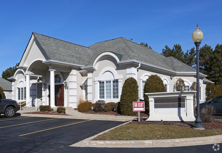 1965 W Downer Pl, Aurora, IL for sale - Primary Photo - Image 1 of 1