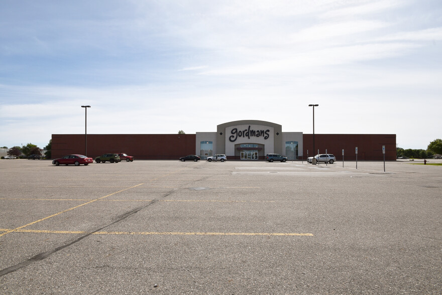 5100 S 14th St, Fargo, ND for lease - Primary Photo - Image 1 of 4