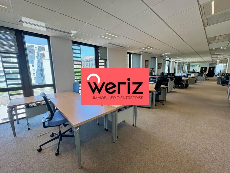 Flex in Marseille for lease - Interior Photo - Image 3 of 13