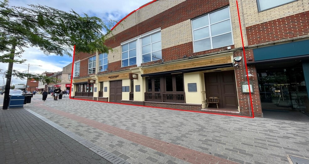 9-11 London Rd, Southend-On-Sea for lease - Building Photo - Image 1 of 7