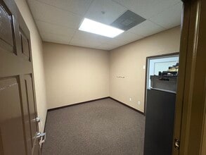 710 Commerce Dr, Venice, FL for lease Interior Photo- Image 1 of 17