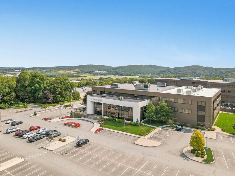 40 Apple Ridge Rd, Danbury, CT for sale - Building Photo - Image 1 of 1