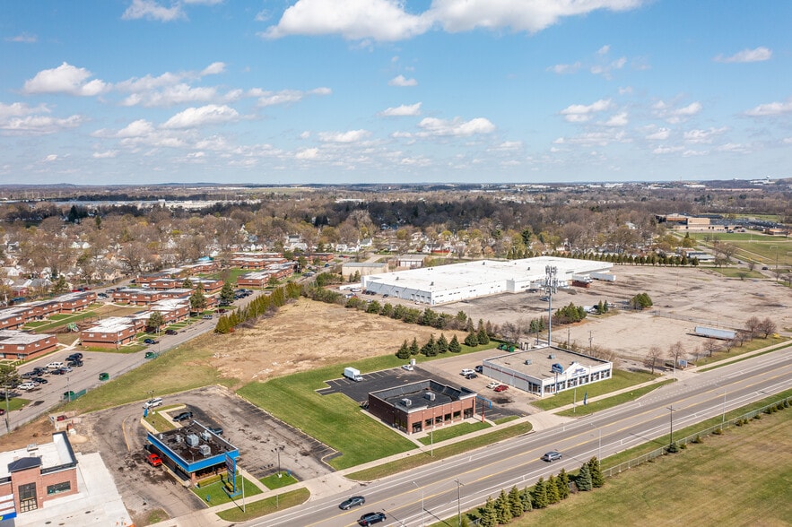 1065 N Perry St, Pontiac, MI for sale - Building Photo - Image 2 of 10