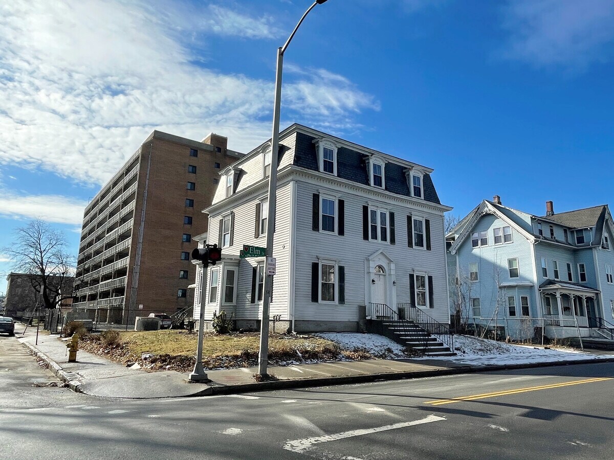 94 Elm St, Worcester, MA 01609