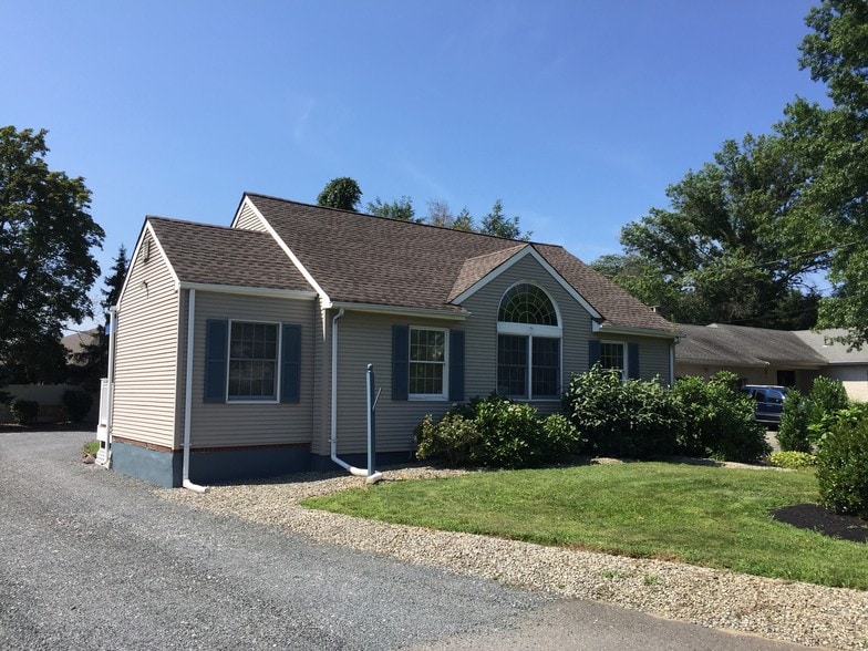 405 Ridge Rd, Dayton, NJ 08810