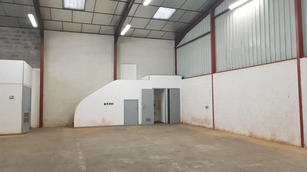 Office in Flassans-sur-Issole for lease - Interior Photo - Image 3 of 4