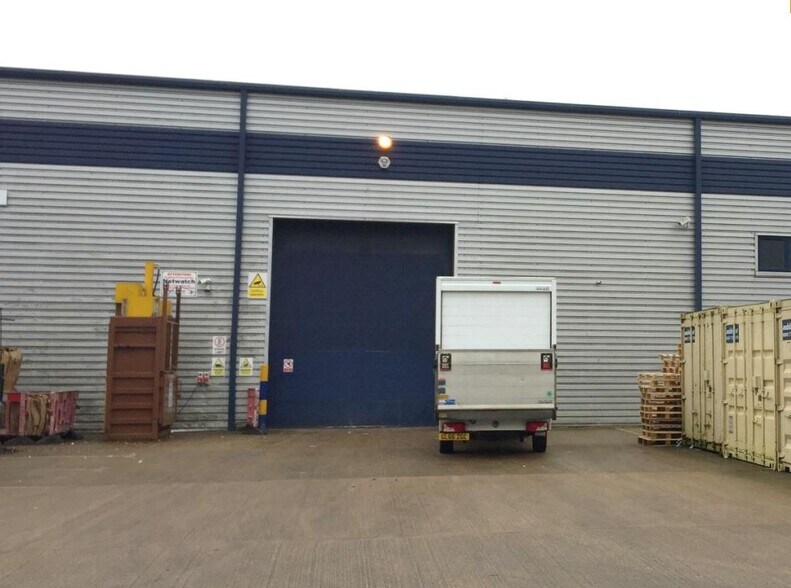 Unit 5-Network 4 Lincoln Rd, High Wycombe for sale - Primary Photo - Image 1 of 1