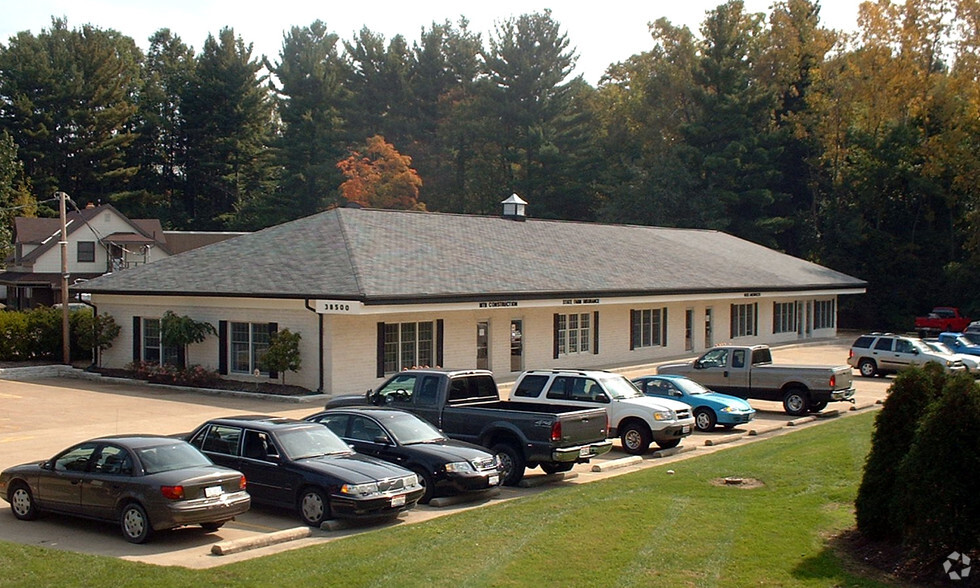 38500 Chardon Rd, Willoughby, OH for lease - Primary Photo - Image 1 of 4