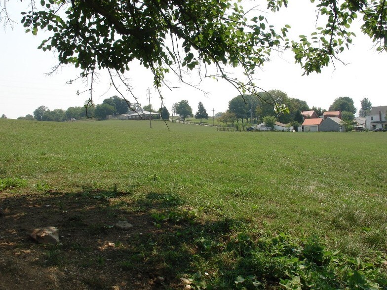 24 Loose Ln, Leesport, PA for sale - Primary Photo - Image 1 of 1