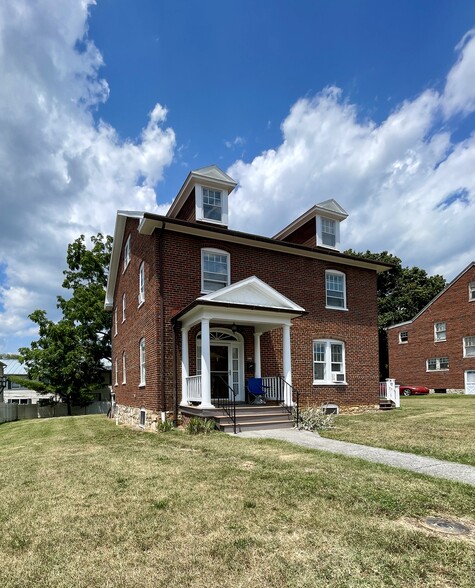 506 E Liberty St, Charles Town, WV for sale - Building Photo - Image 2 of 19