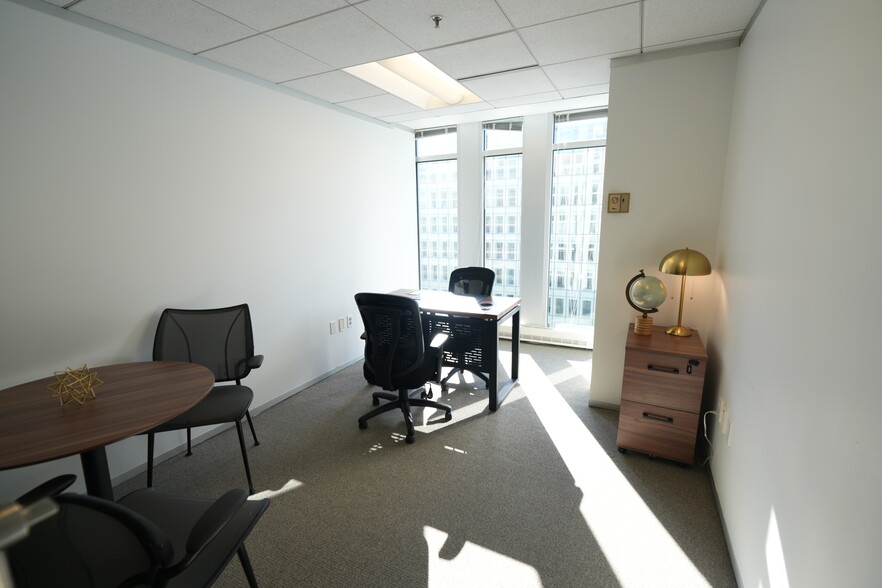 1717 Pennsylvania Ave NW, Washington, DC for lease - Building Photo - Image 3 of 15