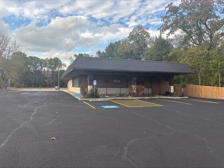 1000 W Main St, Tomball, TX for lease - Building Photo - Image 2 of 19