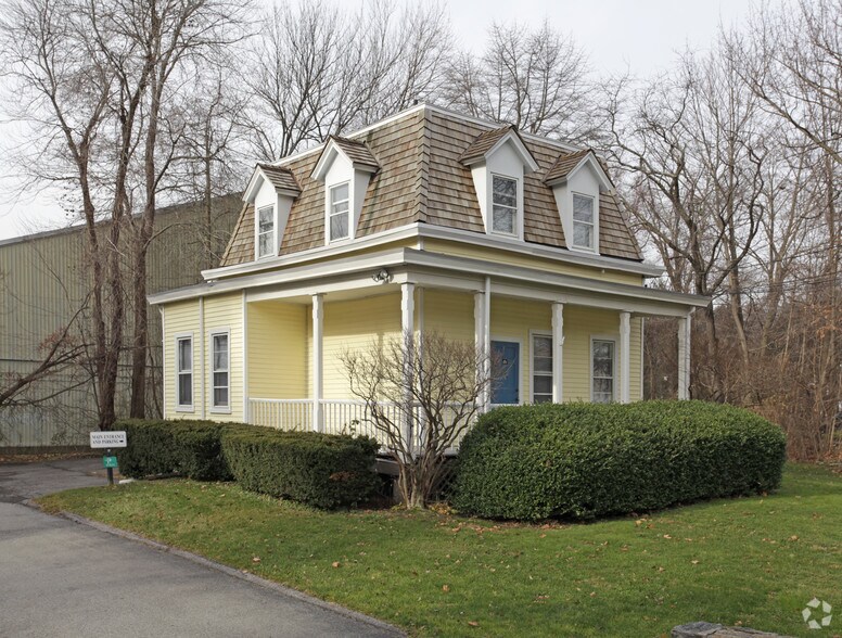 108 Old Kings Hwy N, Darien, CT for sale - Primary Photo - Image 1 of 1