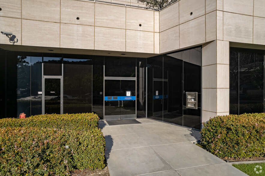 13200 Crossroads Parkway N, City Of Industry, CA for lease - Building Photo - Image 3 of 6