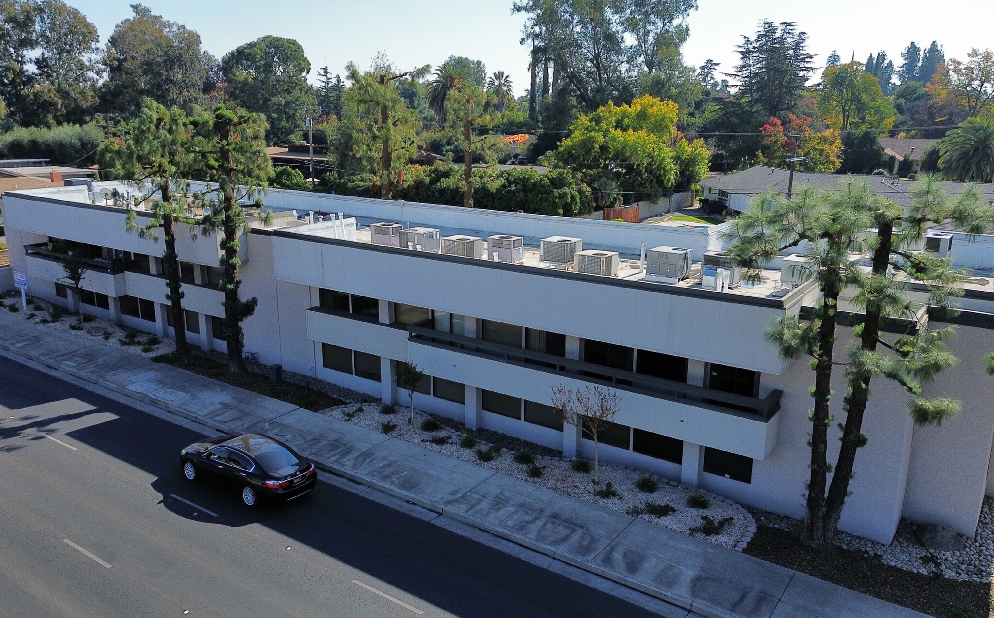 285 W Shaw Ave, Fresno, CA for lease Building Photo- Image 1 of 2